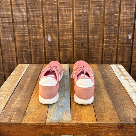 New Balance 220 Pink Shoes - Picture 13 of 16